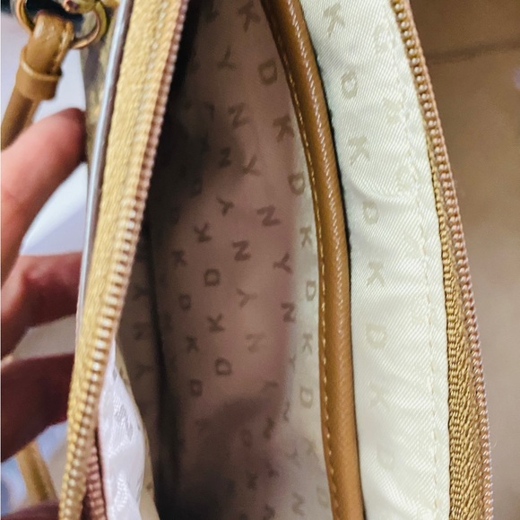 DKNY Wristlet Brown / Tan NWT - Picture 3 of 7